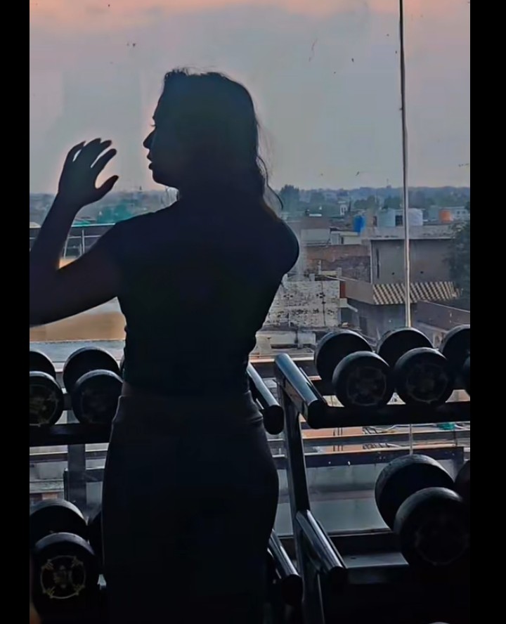NIDA ZAHRA IS A MARKETING ANALYST AND A FITNESS FREAK WHO NEED PROTEIN SURPLUS IN HER DAILY ROTEIN
